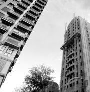 ROBER SOLSONA Pisos en venta junto a otros en construcción: una metáfora visual de la crisis del sector