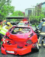 AYUNTAMIENTO Así quedó el coche que se estrelló en plena Castellana