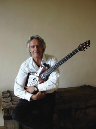 McLaughlin: «Paco de Lucía es el mejor guitarrista flamenco que hay»