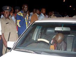 Imagen de Oscar Kamau Kingara, fundador de la 'Fundación Oscar', tras recibir los disparos por personas no identificadas en Nairobi, Kenia. /Efe