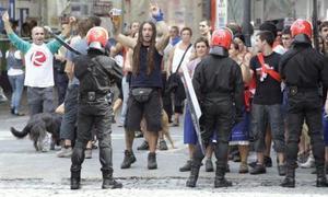 La Ertzaintza se emplea a fondo contra las «txoznas»
