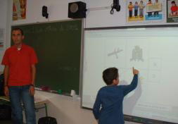 El colegio de Alameda de la Sagra incorpora pizarras digitales a las clases