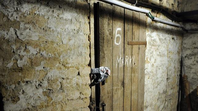 Se busca a una española al hallarse dos cadáveres en el sótano de su casa