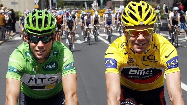 Cavendish gana en París y Evans confirma su triunfo