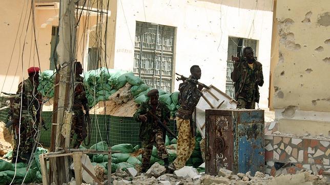 Los islamistas se van de la capital somalí
