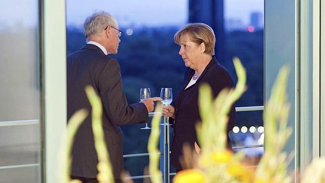 Van Rompuy urge a los países de la eurozona a poner en práctica las medidas para un segundo rescate de Grecia