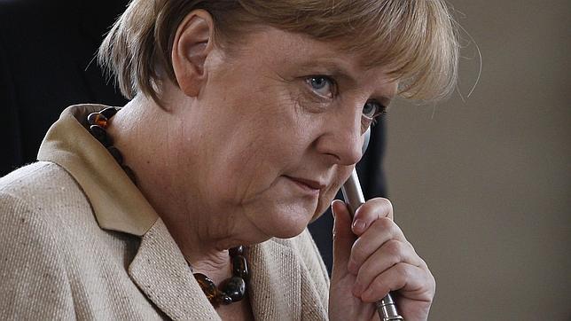 Merkel y Sarkozy se limitan a reiterar que el futuro de Grecia está en el euro