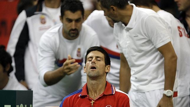 Argentina jugará la final de la Davis tras la retirada de Djokovic