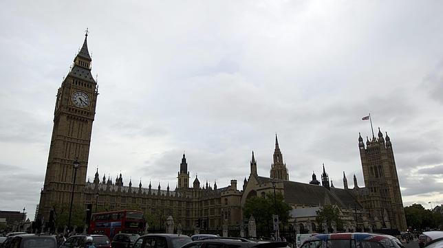 El Big Ben se inclina, pero le costará igualar a la torre de Pisa