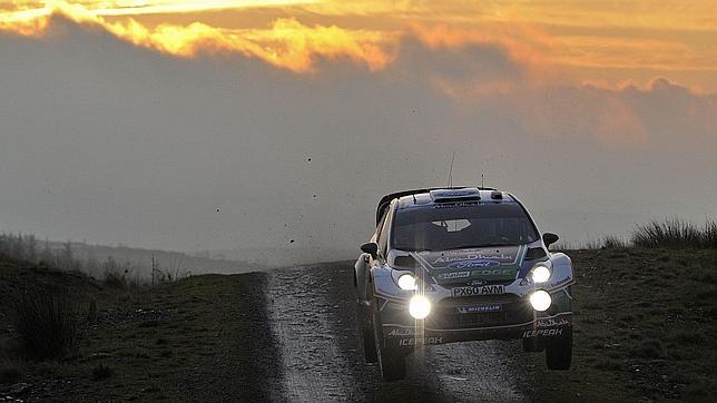 Latvala triunfa tras el abandono de Loeb