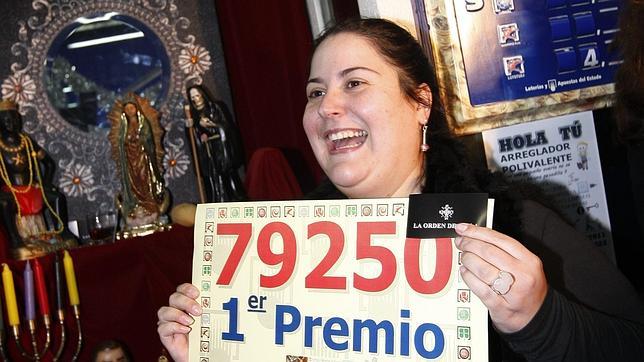 La médium que acertó en 2010 prepara el ritual para el Gordo
