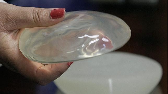 Alemania recomienda retirar los implantes mamarios defectuosos y Reino Unido lo hará gratis
