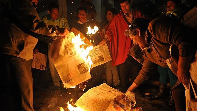 Panamá concede asilo al director del diario ecuatoriano «El Universo»