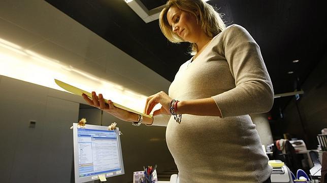 ¿Por qué en España desciende la natalidad?