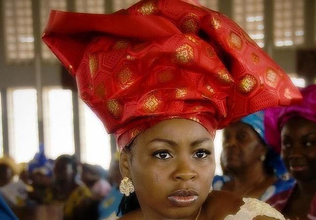 La Iglesia Católica en Nigeria prohíbe a las mujeres sus tradicionales tocados