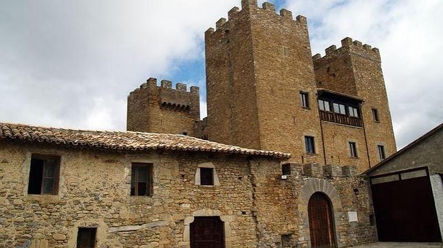 A la venta un castillo del siglo XVI en el Pirineo aragonés
