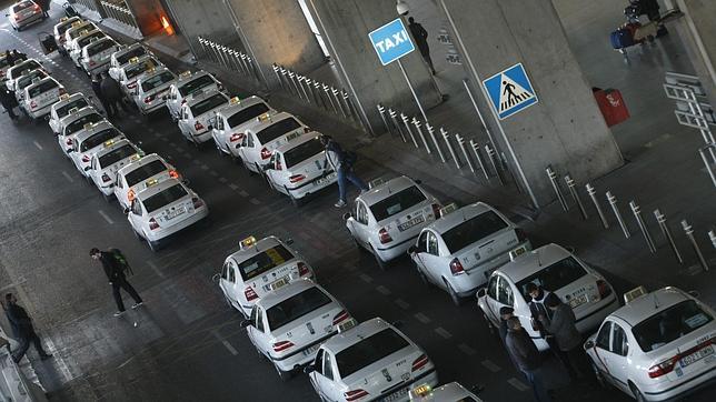 80.000 firmas contra la norma que impide ser taxistas a personas con SIDA