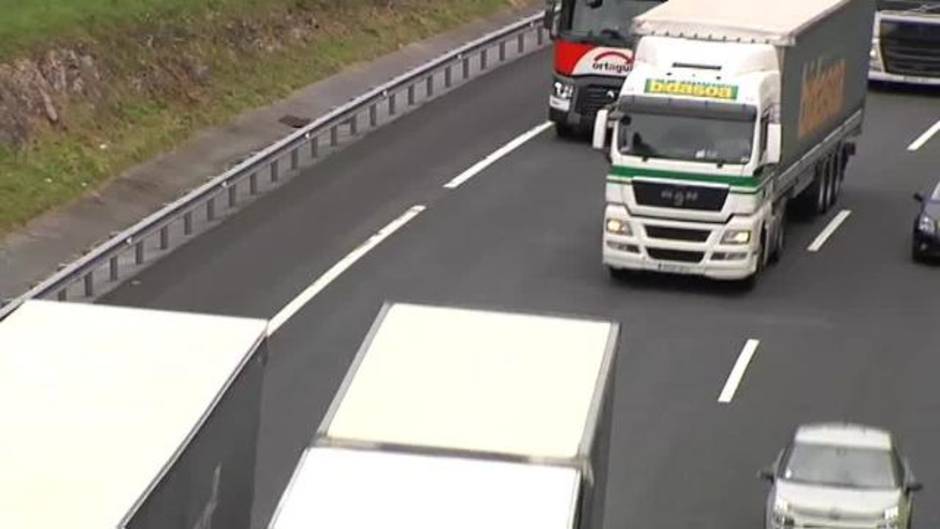 Multada Una Mujer Por Conducir Su Camion Mientras Amamantaba A Su Bebe