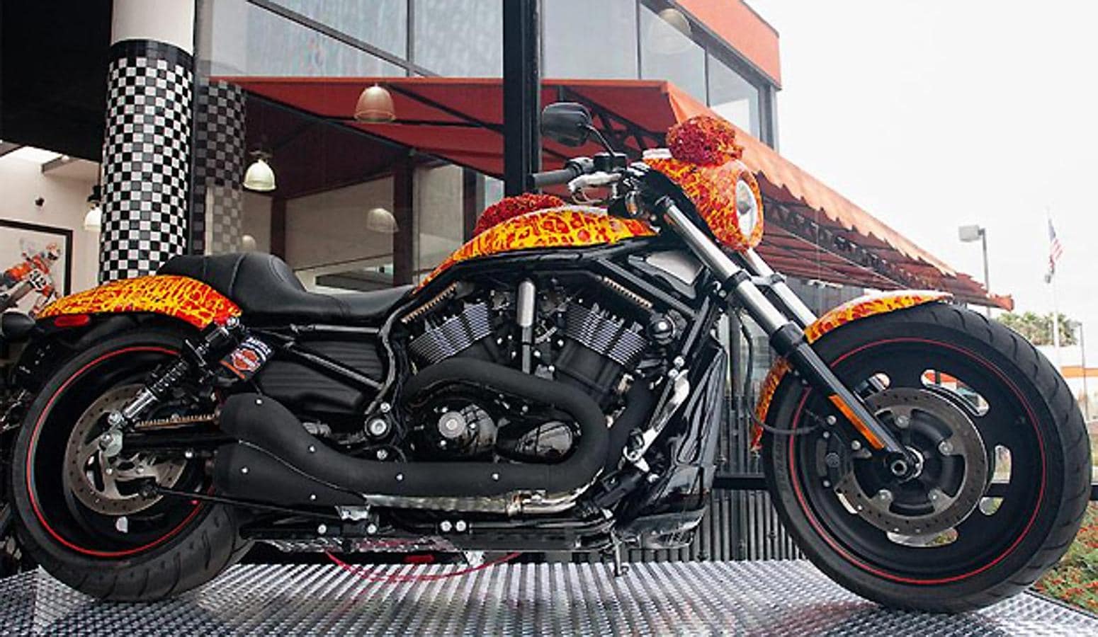 Harley-Davidson-Cosmic-Starship-kD8E--1550x900@abc.jpg