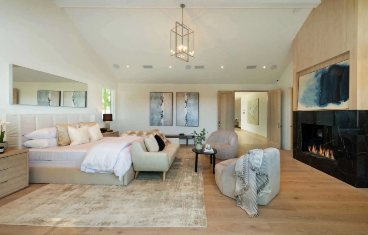 Chicharito estrena mansión en Los Ángeles por 4,6 millones de euros