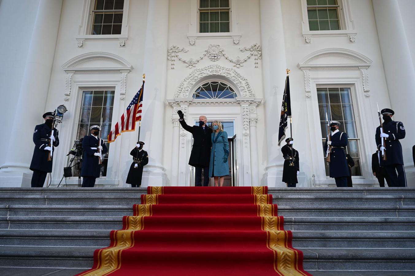 Los Biden entran a la Casa Blanca