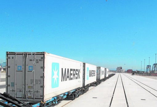 Convoyes de Maersk en las instalaciones portuarias de Algecirsa