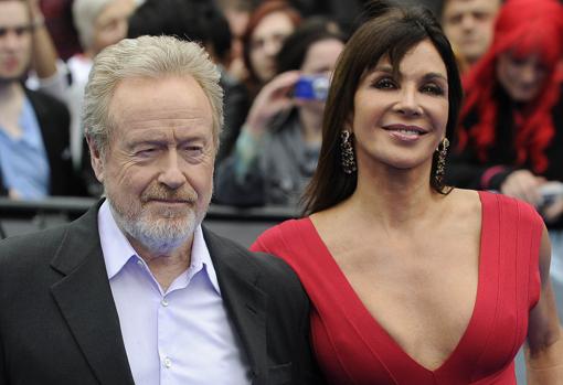 Ridley Scott y Giannina Facio en el estreno de «Prometeo» en 2012