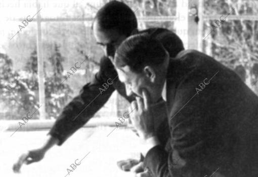 Hitler junto a Speer, uno de los artífices de la bomba atómica
