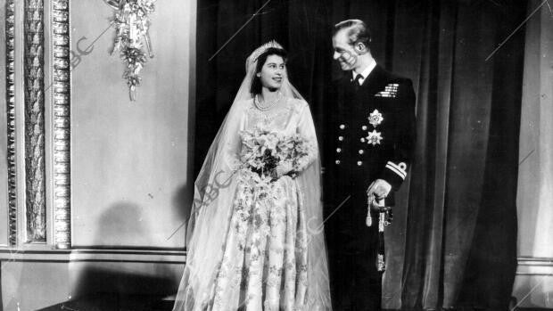 2.000 «bajas», sangre del Cid y una carroza irlandesa: así fue la boda  entre Felipe de Edimburgo e Isabel - Archivo ABC