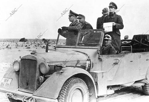 El mariscal Erwin Rommel, en el frente de África durante 1942