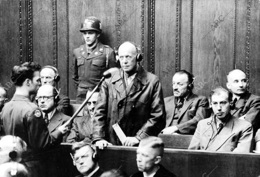 Hans Heinrich Lammers, mano derecha de Hitler, en el juicio de Nuremberg