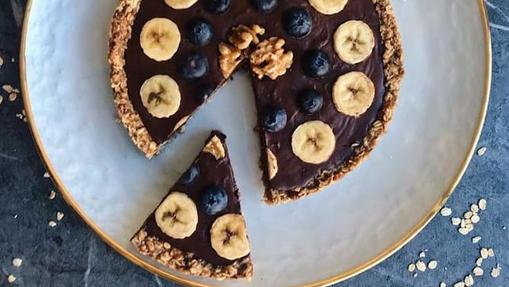 Pastel vegano de chocolate negro.