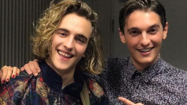 Manel Navarro y Xavi Martínez, durante una reciente visita del artista a Los 40 Principales
