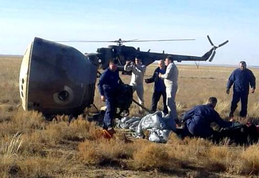 Operaciones de rescate de la tripulación, después del aterrizaje de emergencia