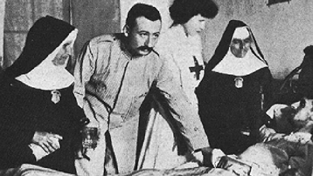 Fidel pagés cuidando de un enfermo