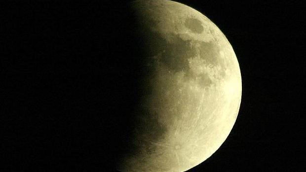 Eclipse lunar