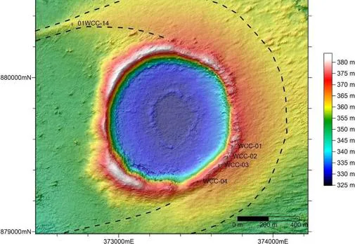 Una ortofoto del cráter Wolfe Creek. Una ortofoto es una fotografía aérea que se ha corregido geométricamente para que la escala sea uniforme y la foto tenga la misma falta de distorsión que un mapa