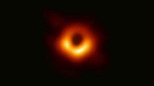 Fotografía del horizonte de sucesos del agujero negro supermasivo de la galaxia M87. Este año se tratará de obtener una imagen del agujero del centro de la Vía Láctea