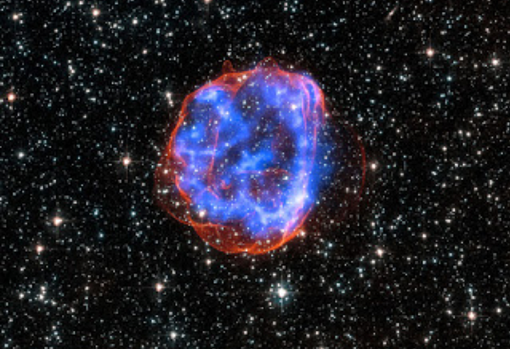Las explosiones de supernovas esparcen por el espacio el hierro producido en las estrellas más pesadas. Este hierro termina en nebulosas de partículas que eventualmente producen nuevas estrellas y protoplanetas como el que formó Tomanowos