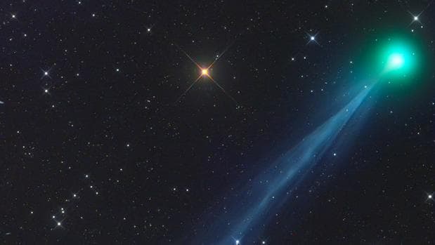 Imagen tomada desde Namibia del cometa SWAN
