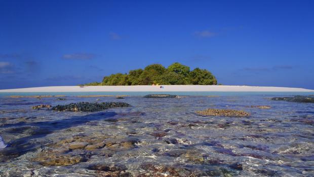 Los atolones y las islas, como el atolón Huvadhoo (foto), en Maldivas, podrían sufrir un mayor estrés ambiental durante el aumento del nivel del mar y las tormentas causadas por el cambio climático. Comprender cómo las arenas los protegen es una parte importante de la mitigación y la gestión