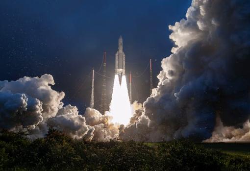 Lanzador Ariane 5 despegando.