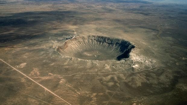 Este cráter de Arizona es el resultado del impacto de un meteorito de 50 m, mientras que los impactos descritos en el trabajo actual pueden haber sido cientos de veces mayores