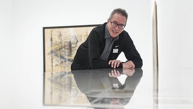 El escritor argentino César Aira, fotografiado en la muestra de Wifredo Lam en el Reina Sofía
