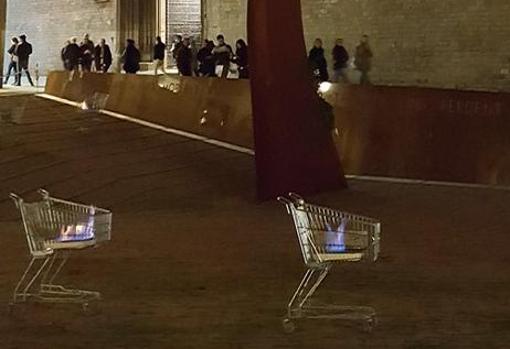 La instalación «Foc de llar» (Fuego de hogar) fue recibida por ERC y PDECat como una ofensa a los símbolos catalanes