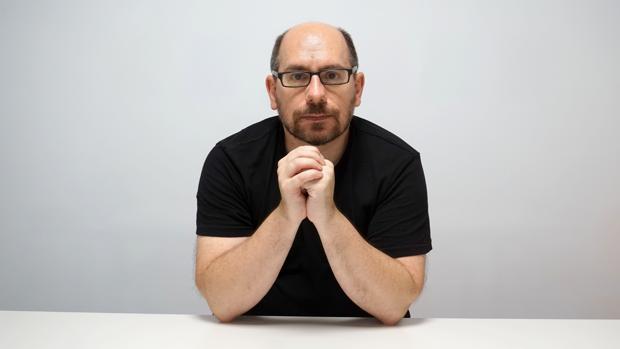 Javier Blánquez publicó «Loops 1» en 2002, junto al DJ Omar León y 12 especialistas, y regresa ahora él solo con «Loops 2. Una historia de la música electrónica en el siglo XXI»