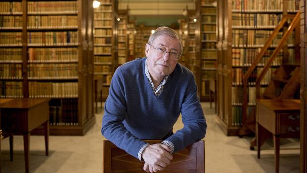 El escritor y académico Félix de Azúa, una de las personalidades que nos confiesa el libro elegido en la Feria