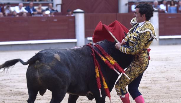 Thomas Dufau fue prendido de modo escalofriante al entrar a matar al tercero