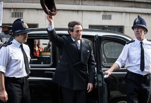 Hugh Grant da vida a Jeremy Thorpe, cuya relación con un joven acabó con su carrera política, en la serie «A Very English Scandal»