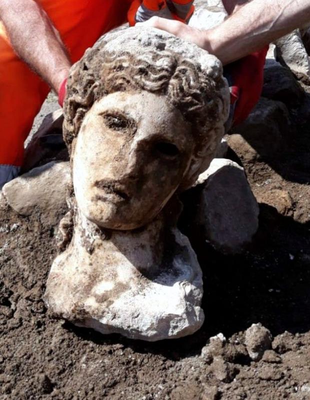 Cabeza de la estatua encontrada en Roma